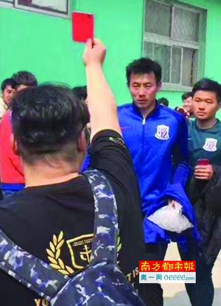 教授和女大学生们