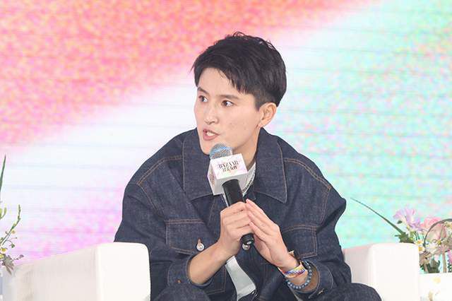 一女被两男吃奶玩乳尖小说