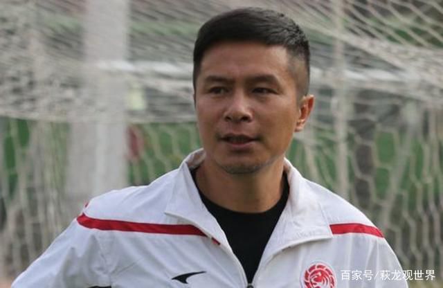 双人床上又疼又叫打扑克